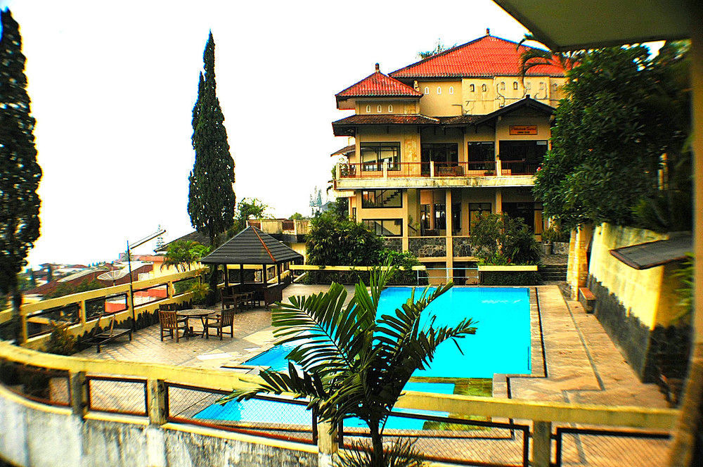 Foresta Inn Family Resort Prigen Dış mekan fotoğraf