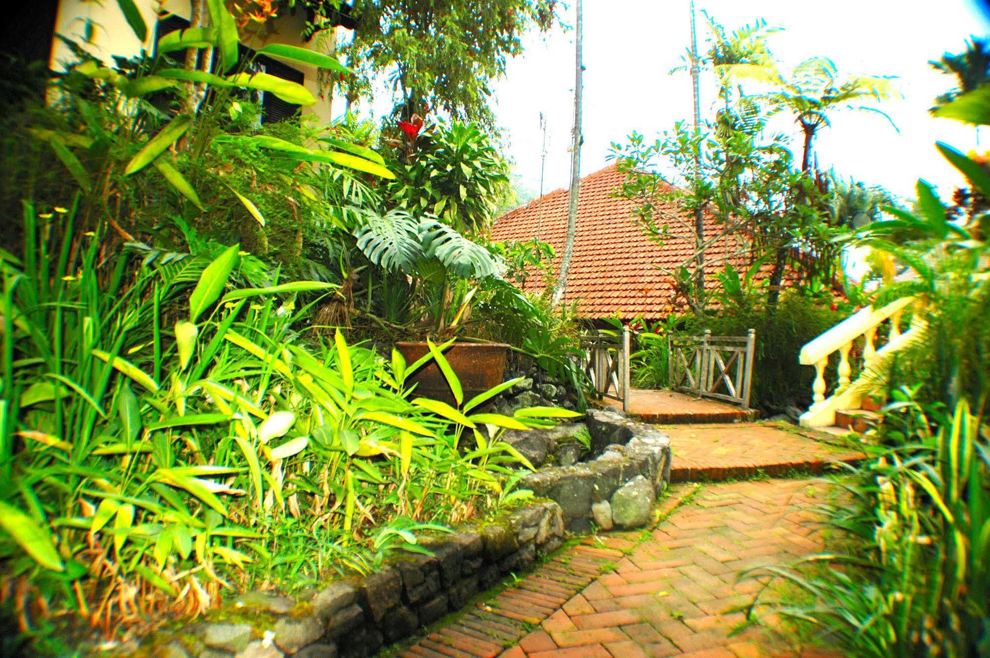 Foresta Inn Family Resort Prigen Dış mekan fotoğraf